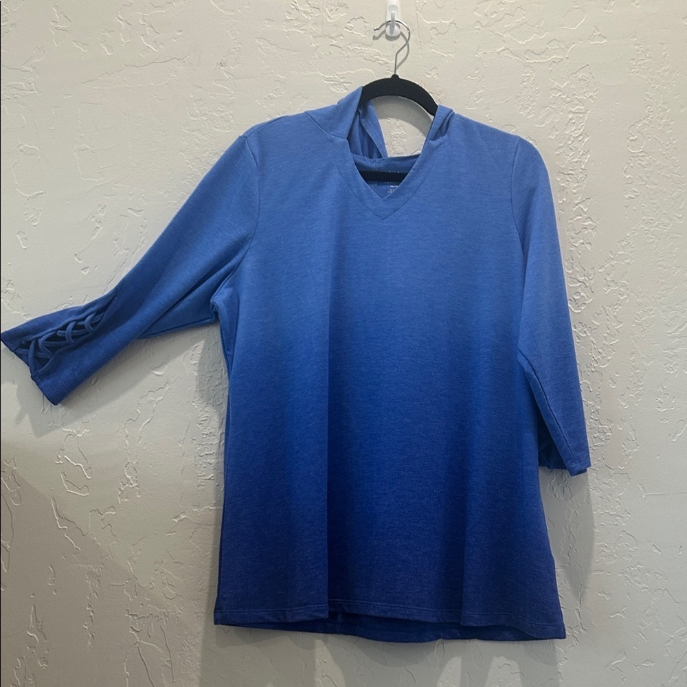 Women’s Blue Ombre V-Neck 3/4 Sleeve Top